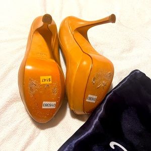 4 inch . Nice leather heel.